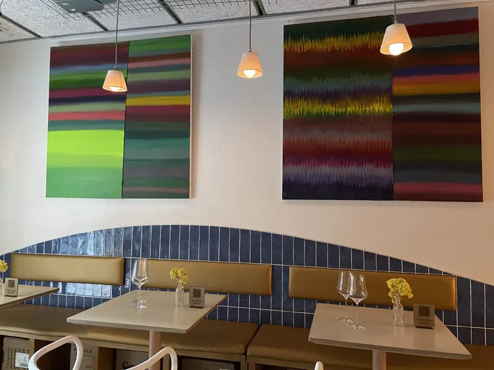 Mesas bajas — The Net Zero Wine Bar, Gràcia, Barcelona