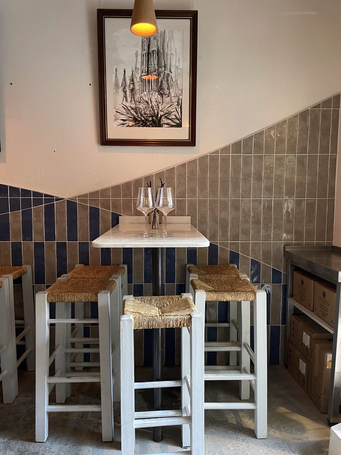 Mesas altas — The Net Zero Wine Bar, Gràcia, Barcelona